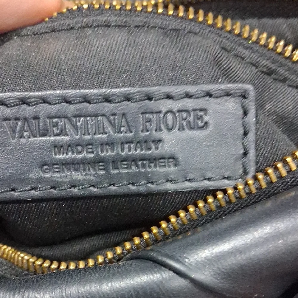 Valentina Fiore Chic Black Quilted Shoulder Bag - Picture 2 of 7